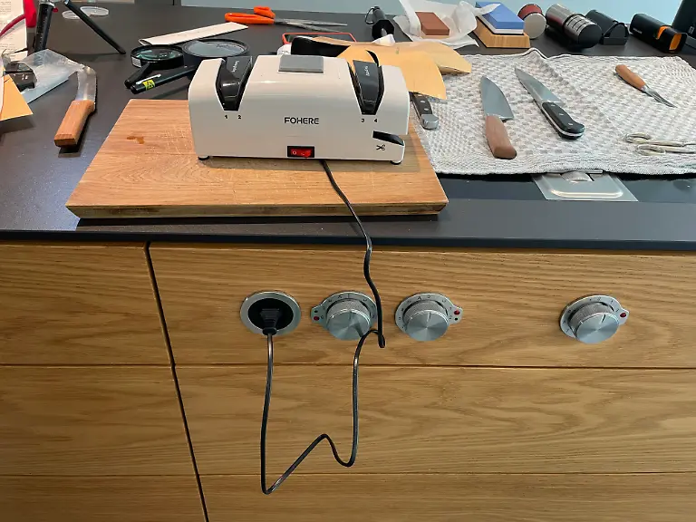 Messerschleifer Test elektrischer Fohere Anschluss Kabel.jpg